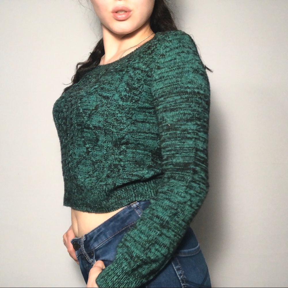 ✨H&M Green and Black Sweater